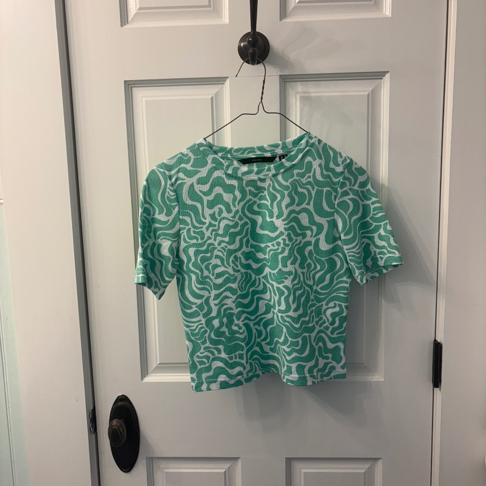 Green and White Swirl Vero Moda top (cropped) , size XS